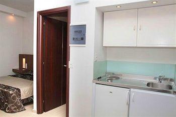 Tony's Aparthotel Vromolithos